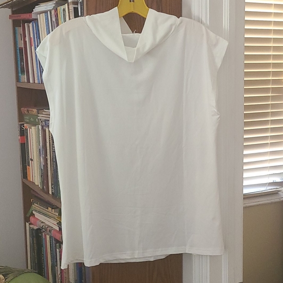 Top - Picture 1 of 2